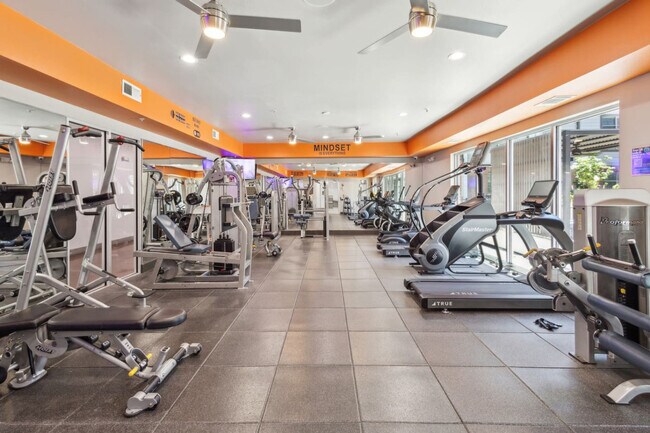 Building Photo - 264 N Walton St