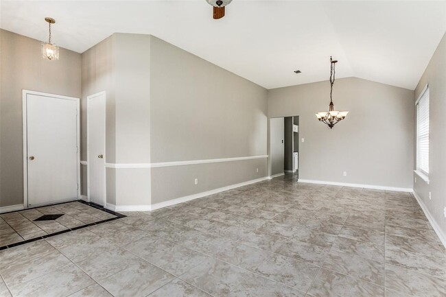 Building Photo - 710 Ponselle Dr
