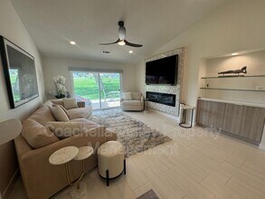 Building Photo - 269 Vista Royale Cir W