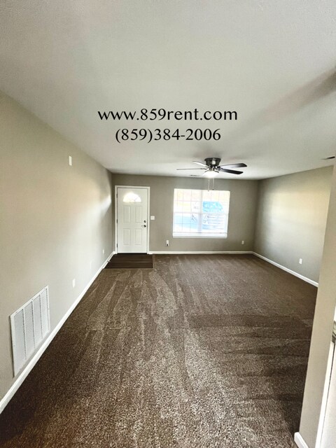 Building Photo - 2870 Russell Dr