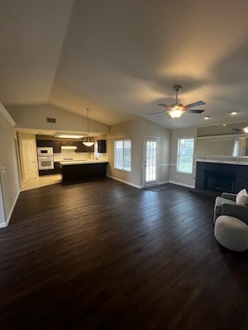 Foto del edificio - 10595 N Meridian Ave
