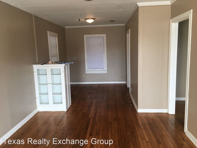 Building Photo - 1 br, 1 bath House - 400 Breezeway Dr. Apt 1