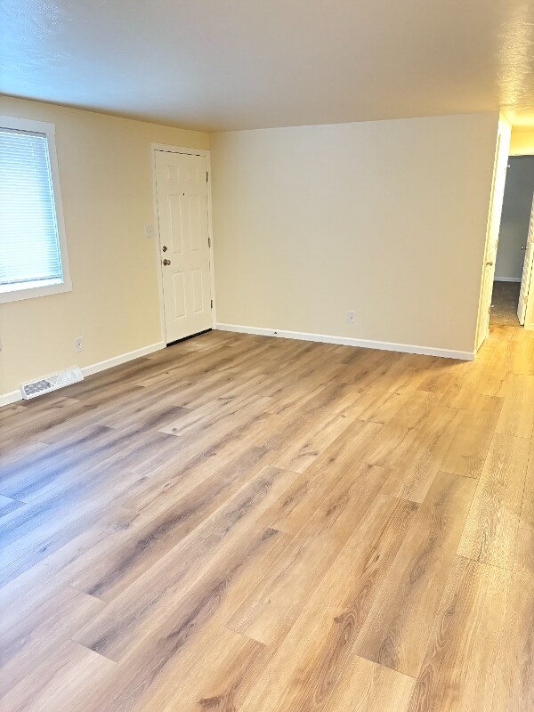 Foto del edificio - 1015 Roosevelt Ave