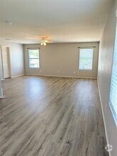 Building Photo - 4901 Thorn Hollow Dr