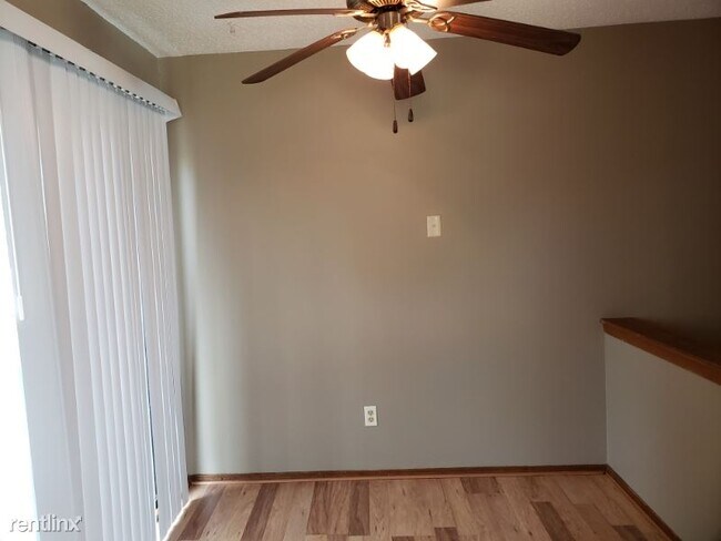 Building Photo - 2 br, 1.5 bath Condo - 9242 E Funston Ct