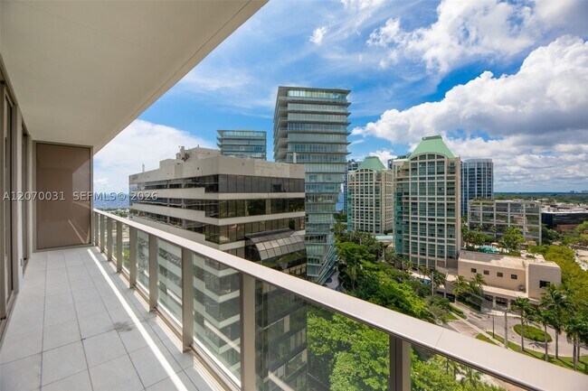 Foto del edificio - 2678 Tigertail Ave