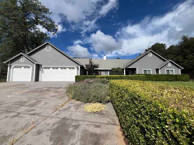 Building Photo - 8957 Knobhill Cir