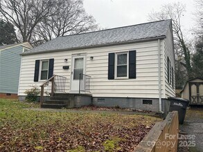 Building Photo - 445 Reynolda Dr