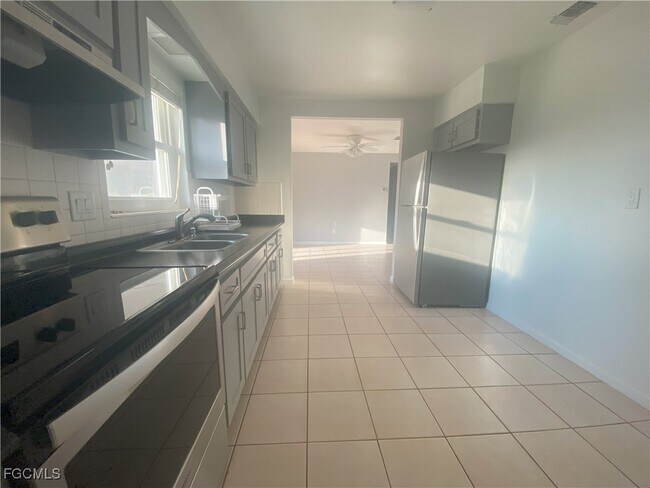 Foto del edificio - 221 Redcliff Ave