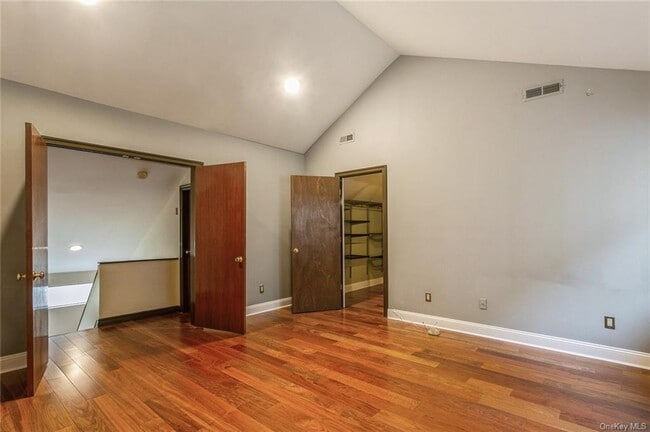 Foto del edificio - 165 Birchwood Cl