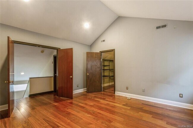 Building Photo - 165 Birchwood Cl