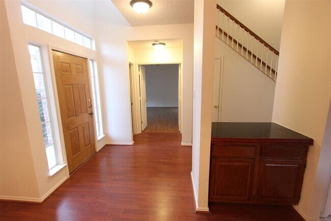 Building Photo - 6816 Catalpa Trail