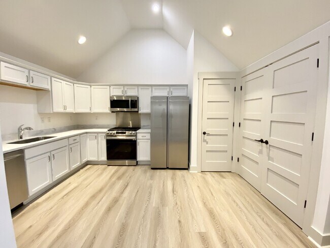 Foto del edificio - One Bedoom w/ Office Space, In the Heart of Old Town Bluffton!