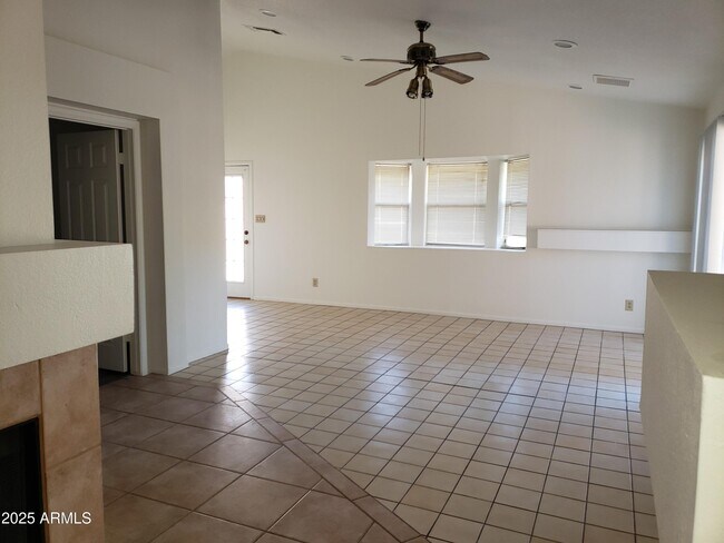 Foto del edificio - 2708 W Gila Ln