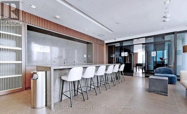 Building Photo - 950 Portage Pkwy