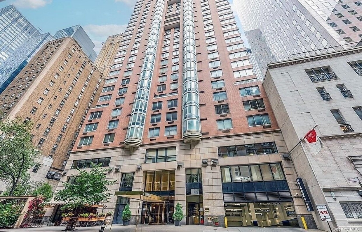 Primary Photo - 145 E 48th St