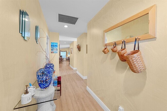 Foto del edificio - 6809 SE Yorktown Dr