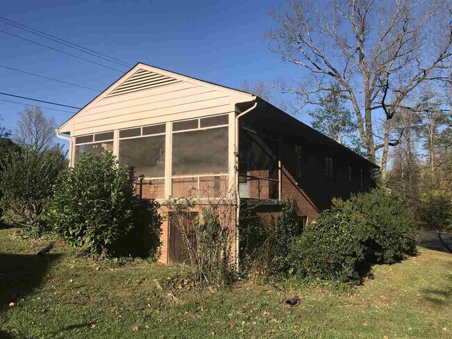 Building Photo - 455 Rio Rd E