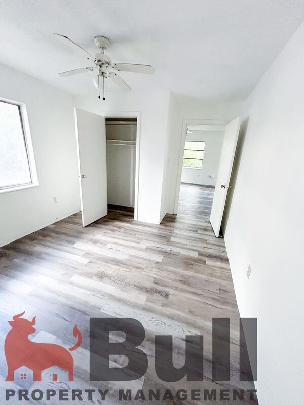 Foto del edificio - 1032 W Jefferson St