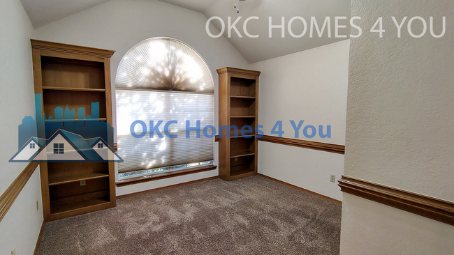 Building Photo - Beautiful 3 Bed + Office Home in Yukon off...