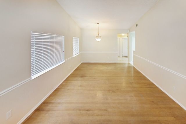 Building Photo - Orlando - 3 Bedrooms 2 Bathrooms - 1395.00