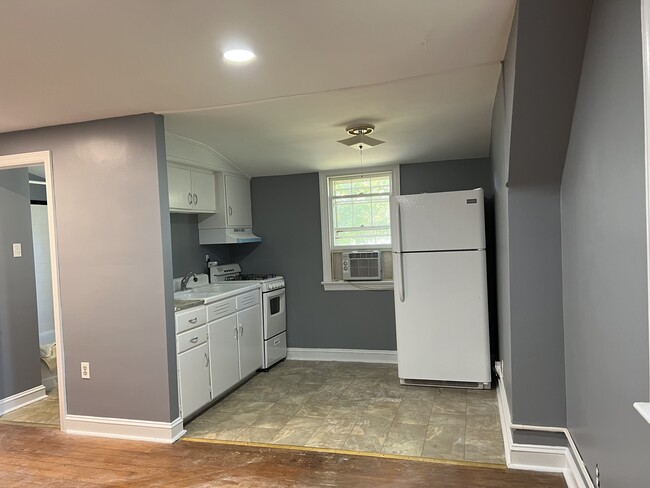 Kitchen - 526 Central Ave