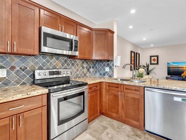 Building Photo - 6538 Via Regina