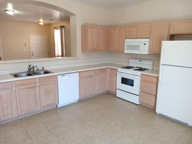 Foto del edificio - PRICE REDUCED! **3 Bedroom 2 Bathroom in Southwest ABQ!! ** AVAILABLE NOW **