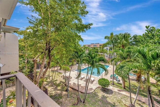 Building Photo - 6890 N Kendall Dr