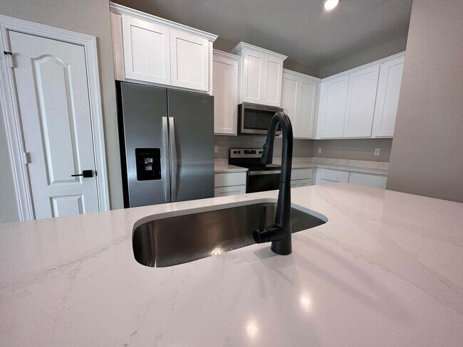 Foto del edificio - 1726 Party Pl