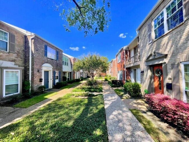 Foto del edificio - 12723 Huntingwick Dr