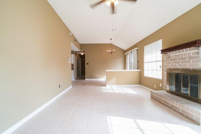 Building Photo - 10815 Garden Pl Dr