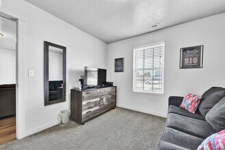 Building Photo - 159 W Peach Springs St