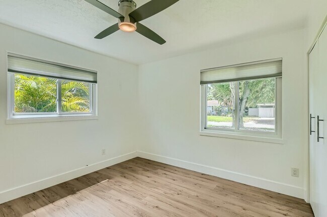Foto del edificio - 7217 11th Ave N, St. Petersburg, FL, 33710