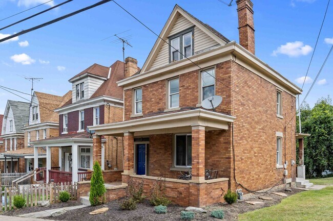 Foto del edificio - 4 Bed 1 Bath Single Family Home