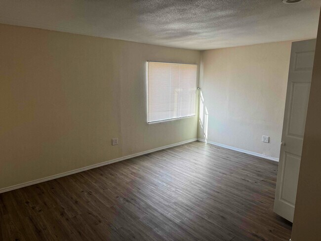 Foto del edificio - 7600 Central Ave SE