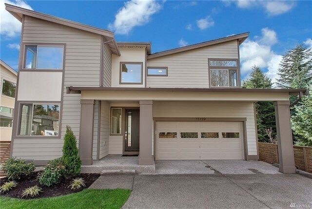 Primary Photo - Gorgeous Executive Home, Available Now