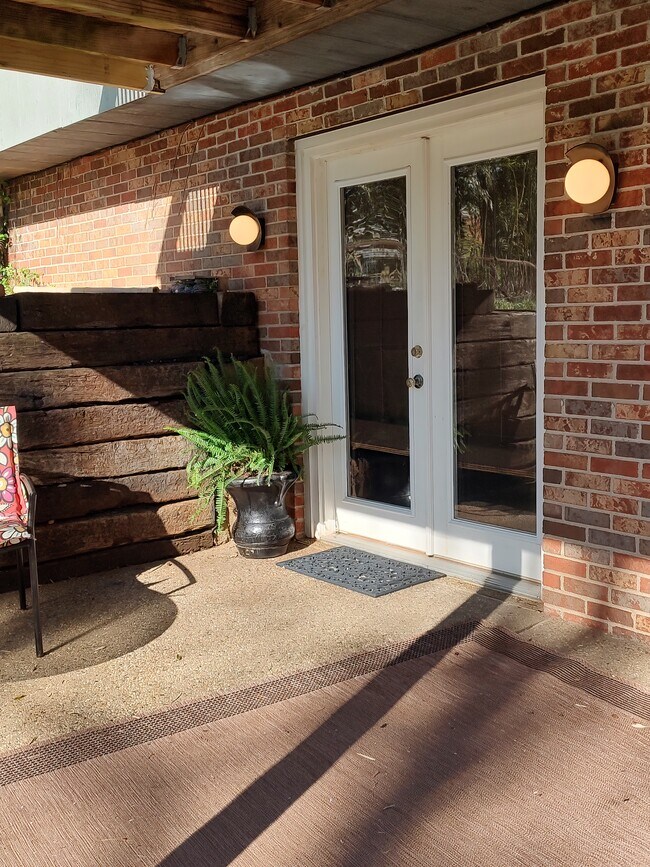 Building Photo - 5204 Roman Dr