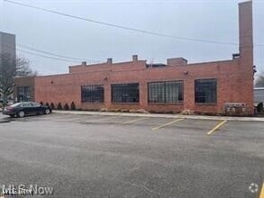 Building Photo - 347REAR Center St