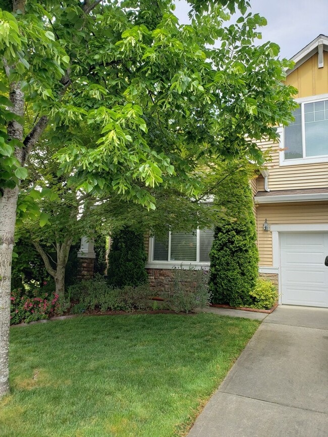 Building Photo - Beautiful 4 Bedroom in Desirable Lakeland ...