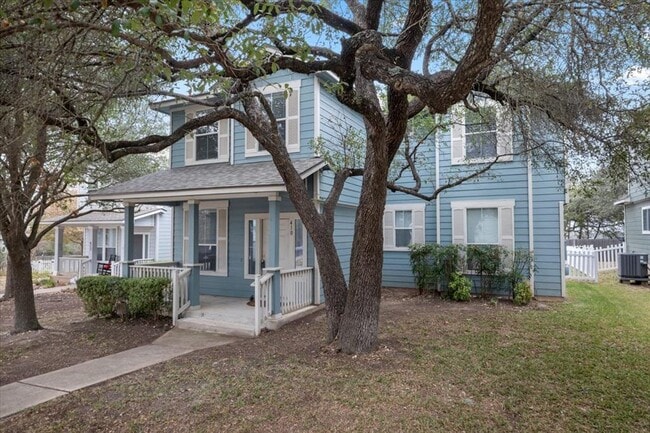 Foto del edificio - 410 Bandstand Ln