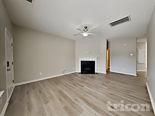 Foto del edificio - 441 Laurel Leaf Dr