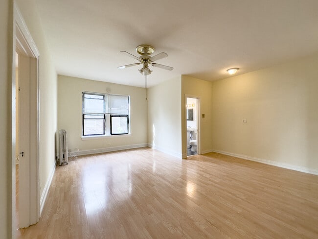 Building Photo - 4854 N Damen Ave