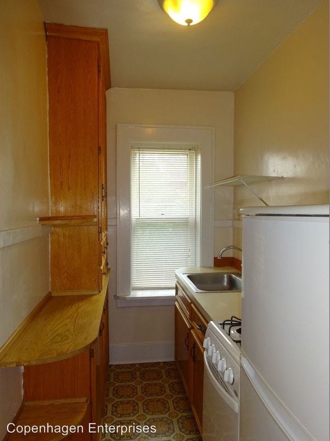 Building Photo - 1728 3rd Ave S