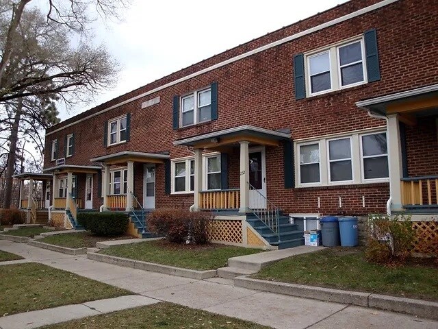frente de las casas adosadas - 238 N Summit St