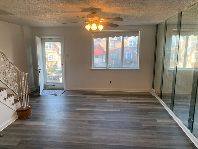 Building Photo - PHA house ONLY 3 bed 1.5 bath