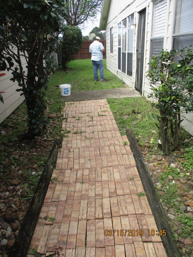 Building Photo - 6333 Northway Dr