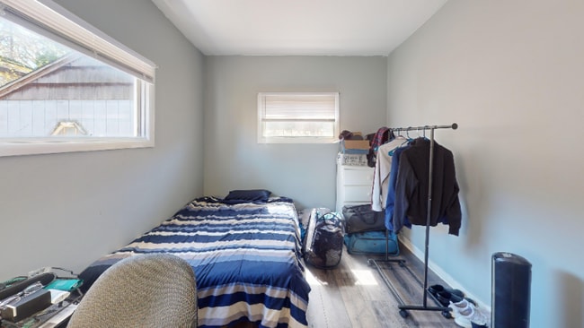 Building Photo - 33 Schubert St