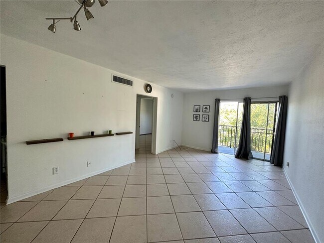 Foto del edificio - 1799 N Highland Ave