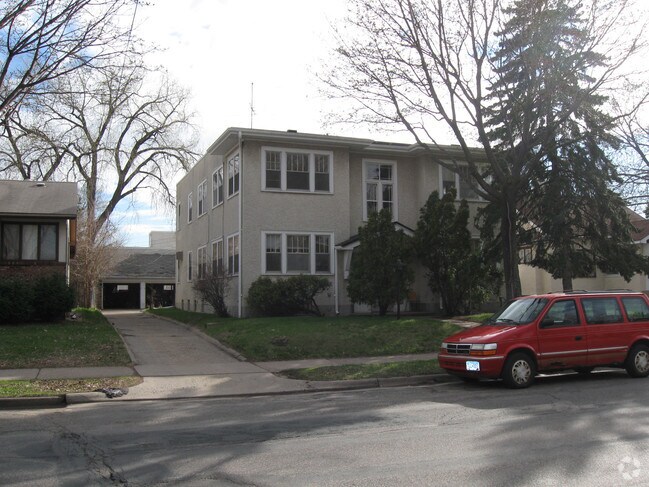 Building Photo - 404 8th St SE